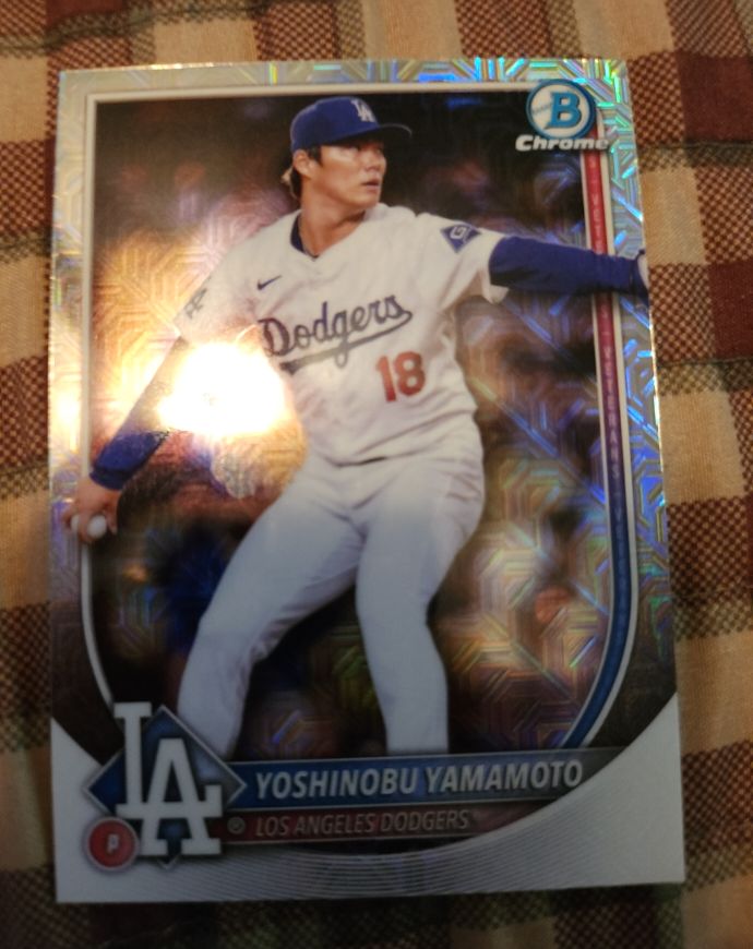2025 Bowman Chrome #18 Yoshinobu Yamamoto — front