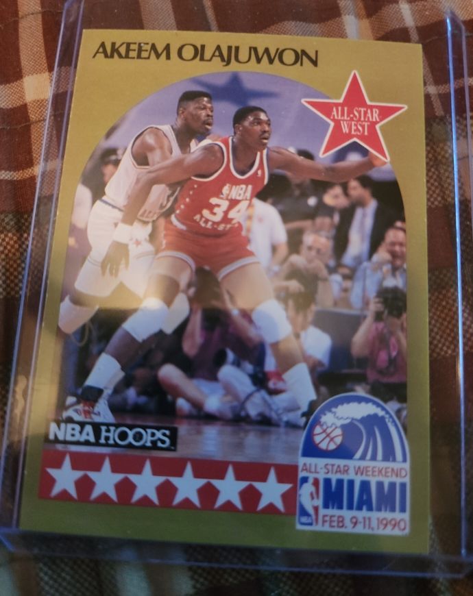 1990-91 NBA Hoops #23 Akeem Olajuwon — front