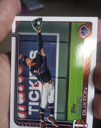2025 Topps Series 2 #530 Byron Buxton — front
