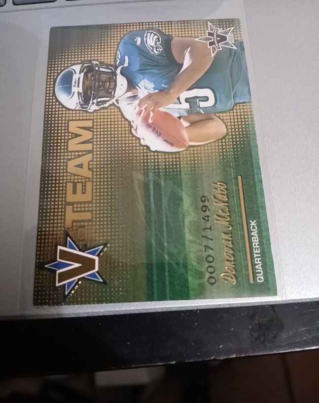 2001 Pacific Vanguard V-Team #20 Donovan McNabb — front