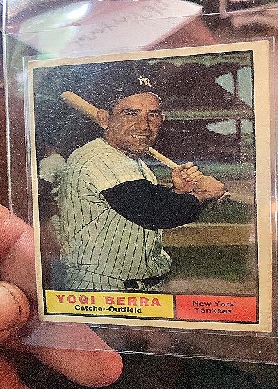 1961 Topps #425 Yogi Berra — front