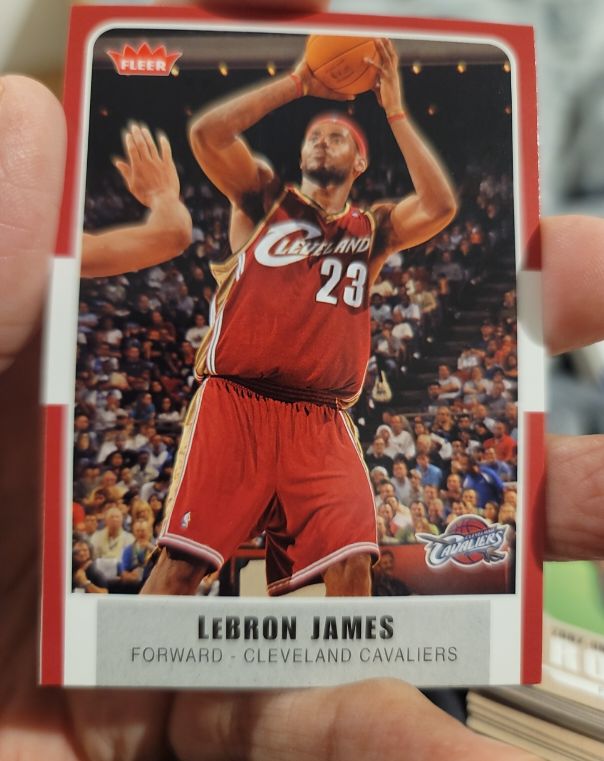 2007-08 Fleer #12 LeBron James — front