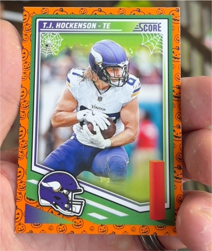 2025 Panini Score-A-Treat Halloween #101 T.J. Hockenson — front