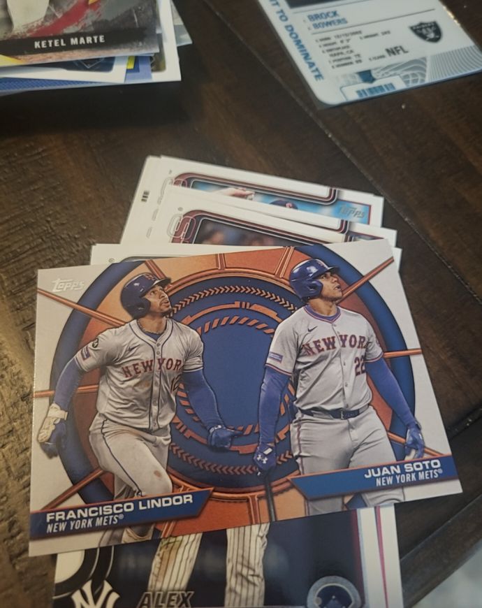 2025 Topps Series 2 Dynamic Duos #DD-3 Francisco Lindor & Juan Soto — front
