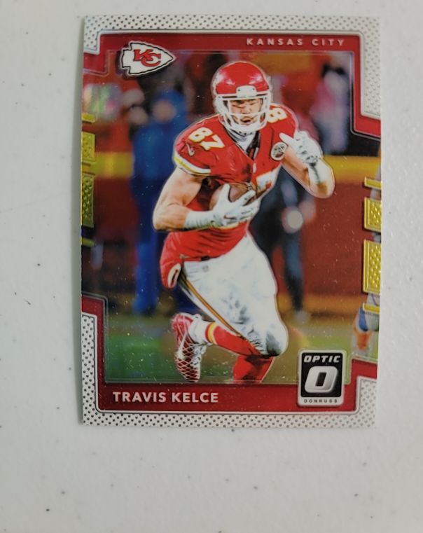 2017 Donruss Optic #65 Travis Kelce — front