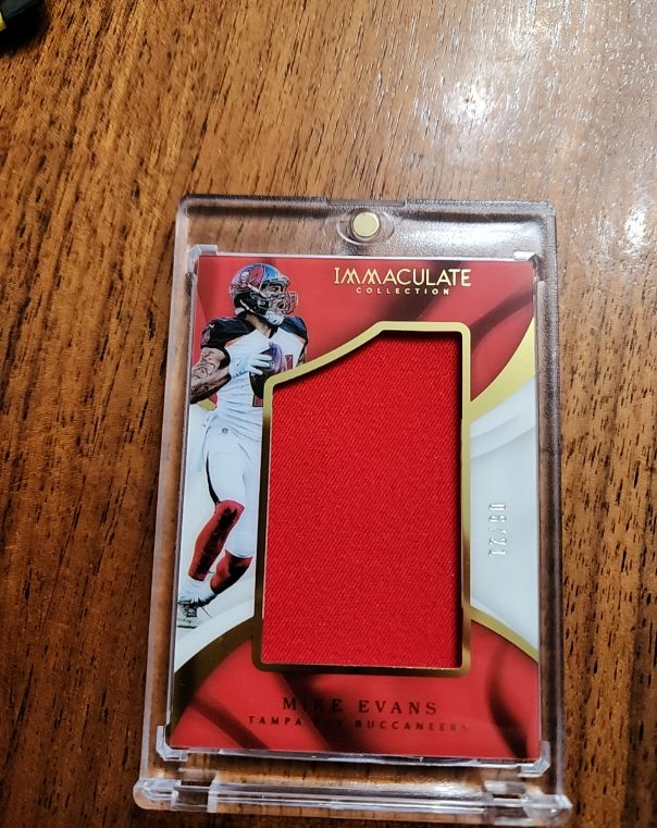 2023 Panini Immaculate Collection #12 Mike Evans — front