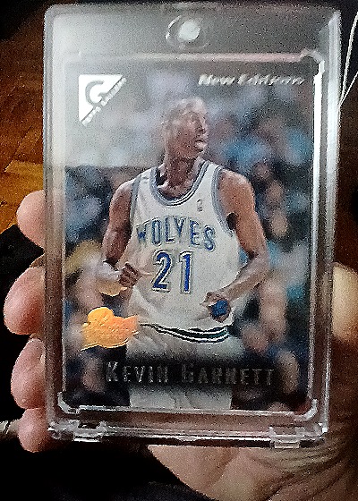 1995-96 Topps Gallery #41 Kevin Garnett — front