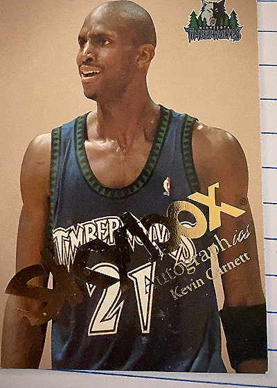 2003-04 SkyBox Autographics #25 Kevin Garnett — front