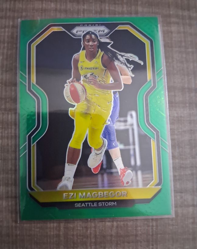 2021 Panini Prizm WNBA #4 Ezi Magbegor — front