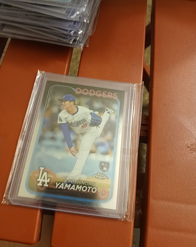 2024 Topps Chrome #18 Yoshinobu Yamamoto — front