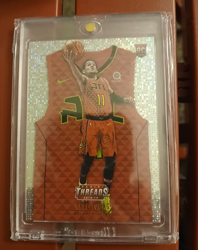2018-19 Panini Threads #183 Trae Young Rookie Card — front