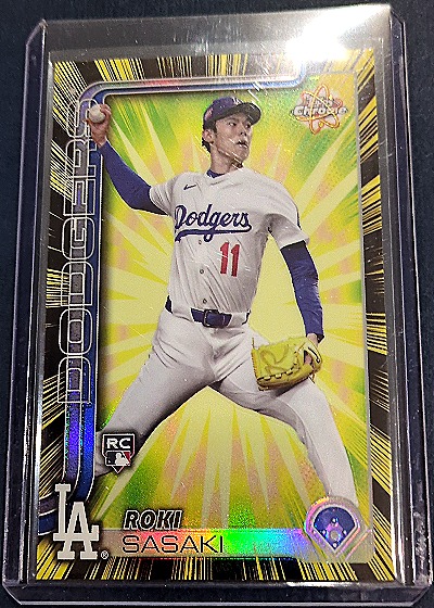 2025 Topps Chrome Radiating Rookies #RR-20 Roki Sasaki — front