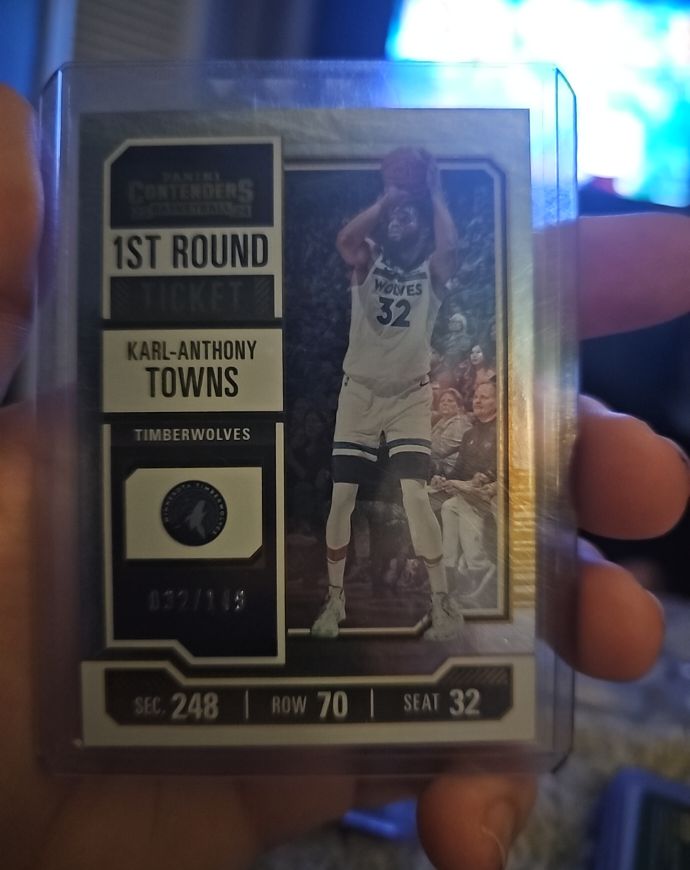2023-24 Panini Contenders Season Ticket #32 Karl-Anthony Towns — front