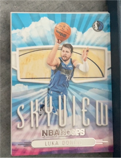 2022-23 Panini NBA Hoops Skyview #8 Luka Doncic — front