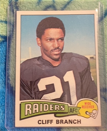 1975 Topps #524 Cliff Branch — front