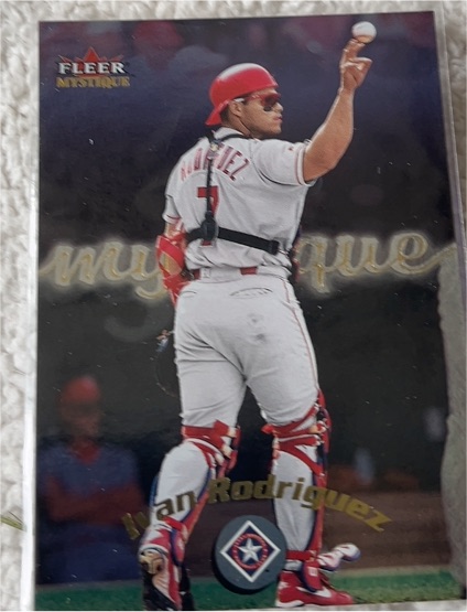 2000 Fleer Mystique #48 Ivan Rodriguez — front