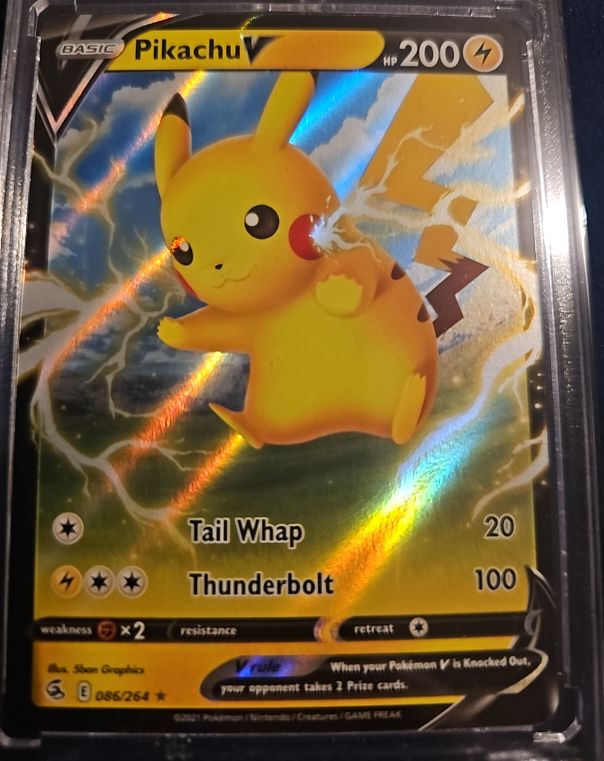 2021 Pokémon SWSH08 Fusion Strike #086 Pikachu V — front