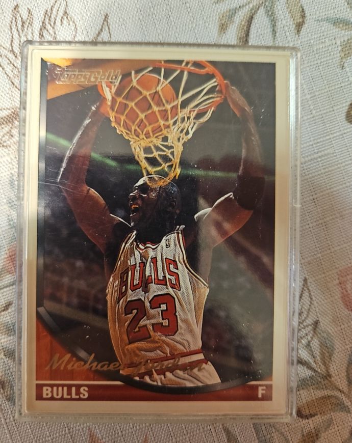 1993-94 Topps Gold #23 Michael Jordan — front