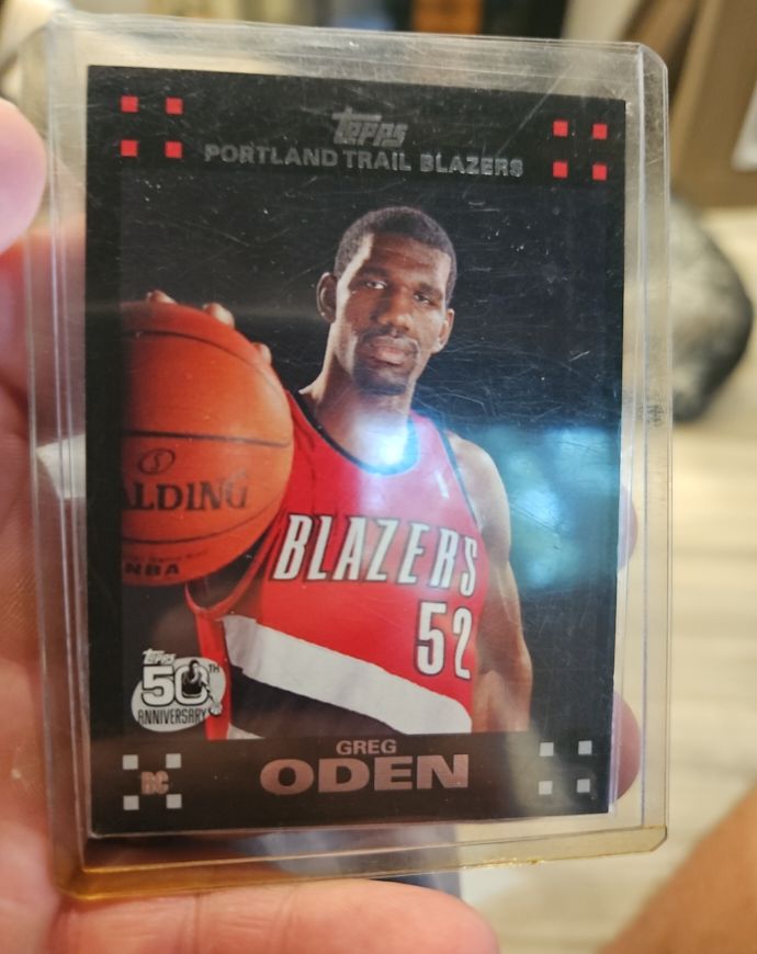 2007-08 Topps #111 Greg Oden Rookie Card — front