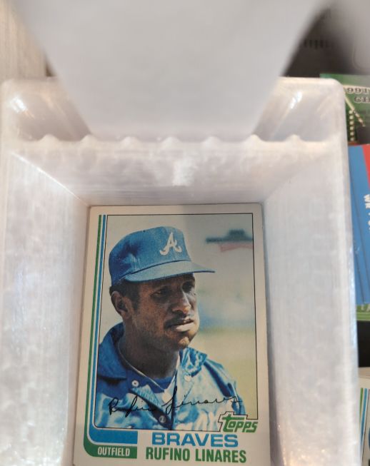 1981 Topps Stickers #15 Rufino Linares — front