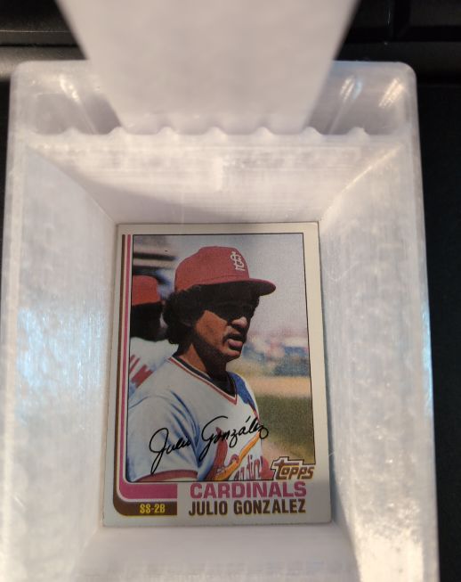 1977 Topps #SS-2B Julio Gonzalez — front