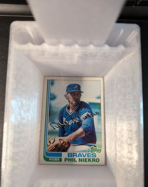 1982 Topps #185 Phil Niekro — front