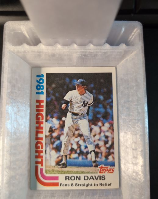 1981 Topps Highlight Ron Davis Fans 8 Straight in Relief — front