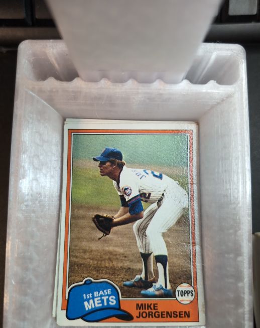 1977 Topps #300 Mike Jorgensen — front