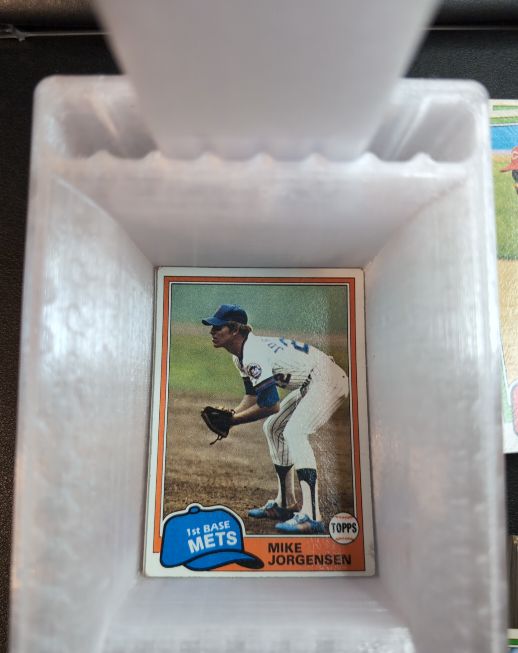 1981 Topps #698 Mike Jorgensen — front