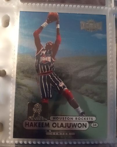 1997-98 SkyBox Metal Universe #61 Hakeem Olajuwon — front