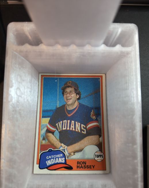 1981 Topps #564 Ron Hassey — front