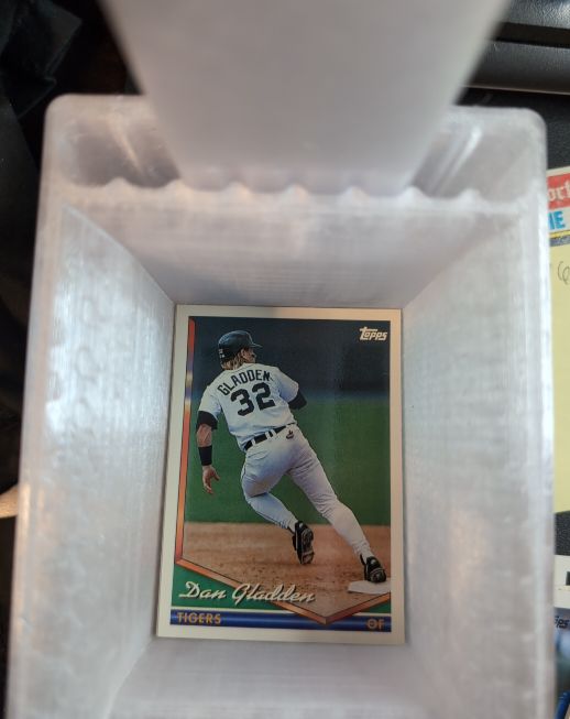 1994 Topps #32 Dan Gladden — front