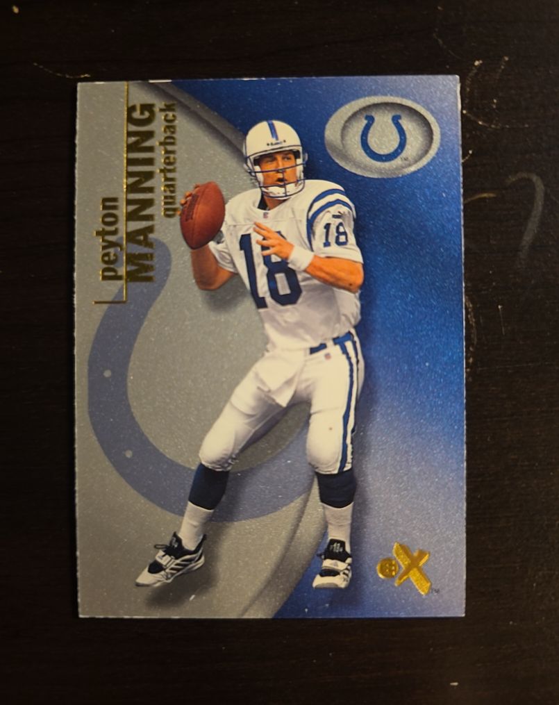 2001 Fleer E-X #17 Peyton Manning — front