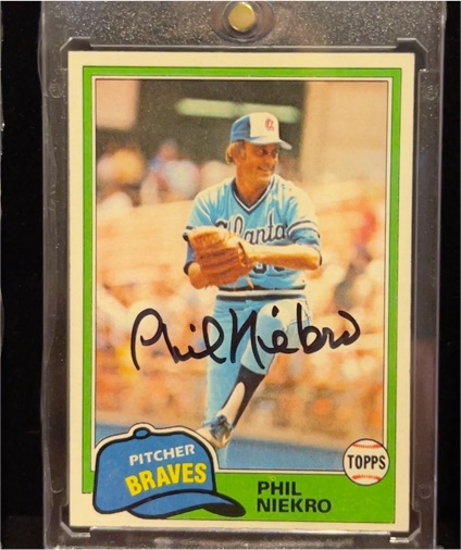 1981 Topps #300 Phil Niekro — front