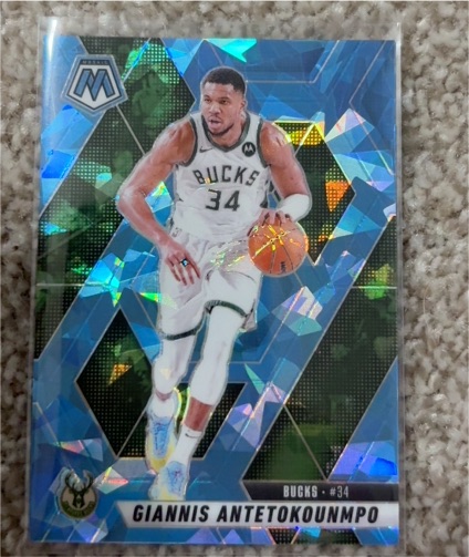 2021 Panini Mosaic #34 Giannis Antetokounmpo — front