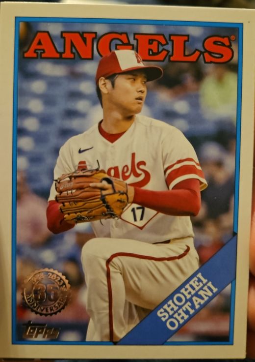 2023 Topps #17 Shohei Ohtani — front