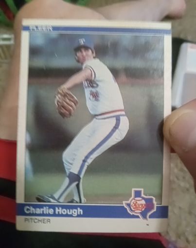 1982 Topps #682 Charlie Hough — front