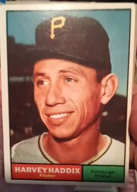 1961 Topps #100 Harvey Haddix — front