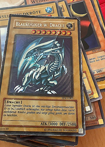 1996 Yu-Gi-Oh! SDK-001 Blue-Eyes White Dragon — front