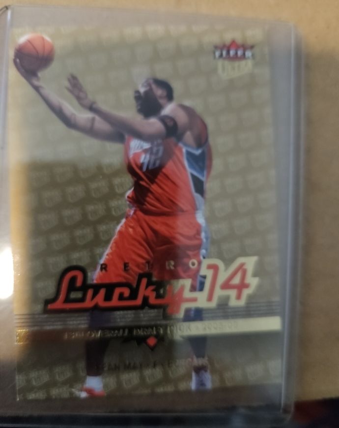 2006-07 Fleer Ultra #182 Sean May — front