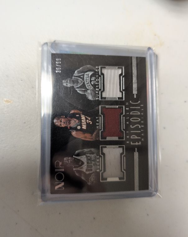 2017-18 Panini Noir Episodic Materials #EM-DH Dwyane Wade — front