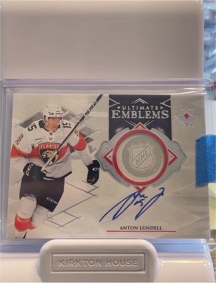 2023-24 Upper Deck Ultimate Collection Ultimate Emblems Auto #UE-LU Anton Lundell — front