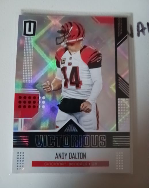 2018 Panini Unparalleled Victorious #19 Andy Dalton — front