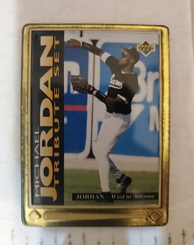 1995 Upper Deck Gold Metal Tribute #JT2 Michael Jordan — front