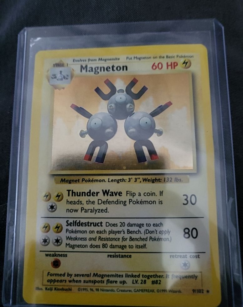 1999 Pokémon #9 Magneton — front