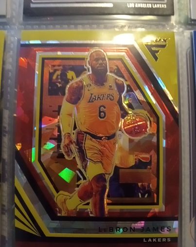 2022-23 Panini Flux #101 LeBron James — front