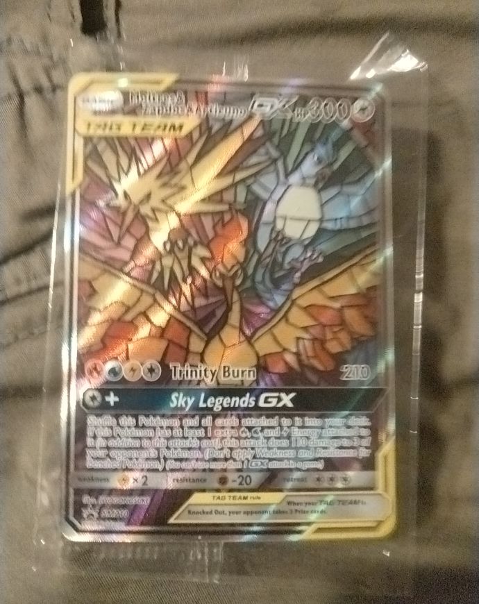 2019 Pokémon SM210 Moltres & Zapdos & Articuno GX — front