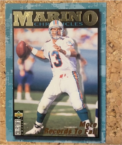 1995 Upper Deck Collector's Choice Chronicles #DM10 Dan Marino — front