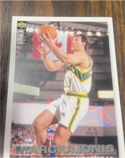 1995-96 Upper Deck Collector's Choice #102 Sarunas Marciulionis — front