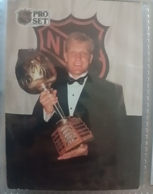 1991-92 Pro Set #320 Brett Hull — front